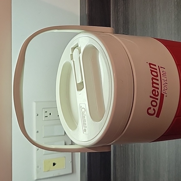 Vintage Coleman Polylite 1 One Gallon Water Cooler Jug #5596 Red  White 1995 - Picture 2 of 7